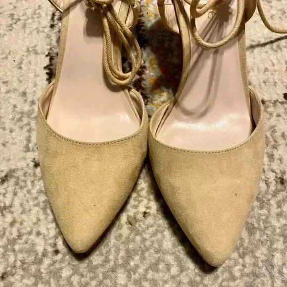 Kelly & Katie Nude Valdes Heels - Picture 3 of 8